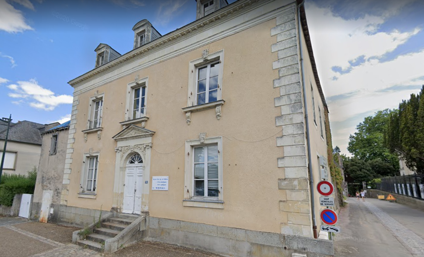 Maison Colbus Laval_22 03 21_Google Street View
